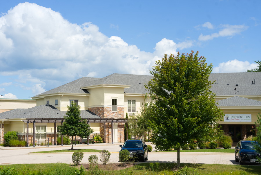Image of front of assisted living facility